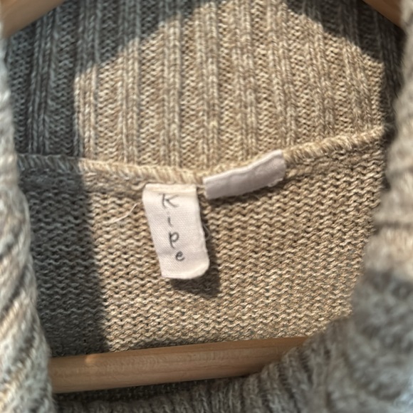 Ripe Turtleneck Sweater - Picture 2 of 4